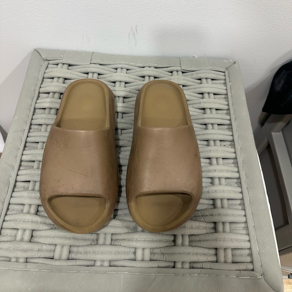 yzy slides
